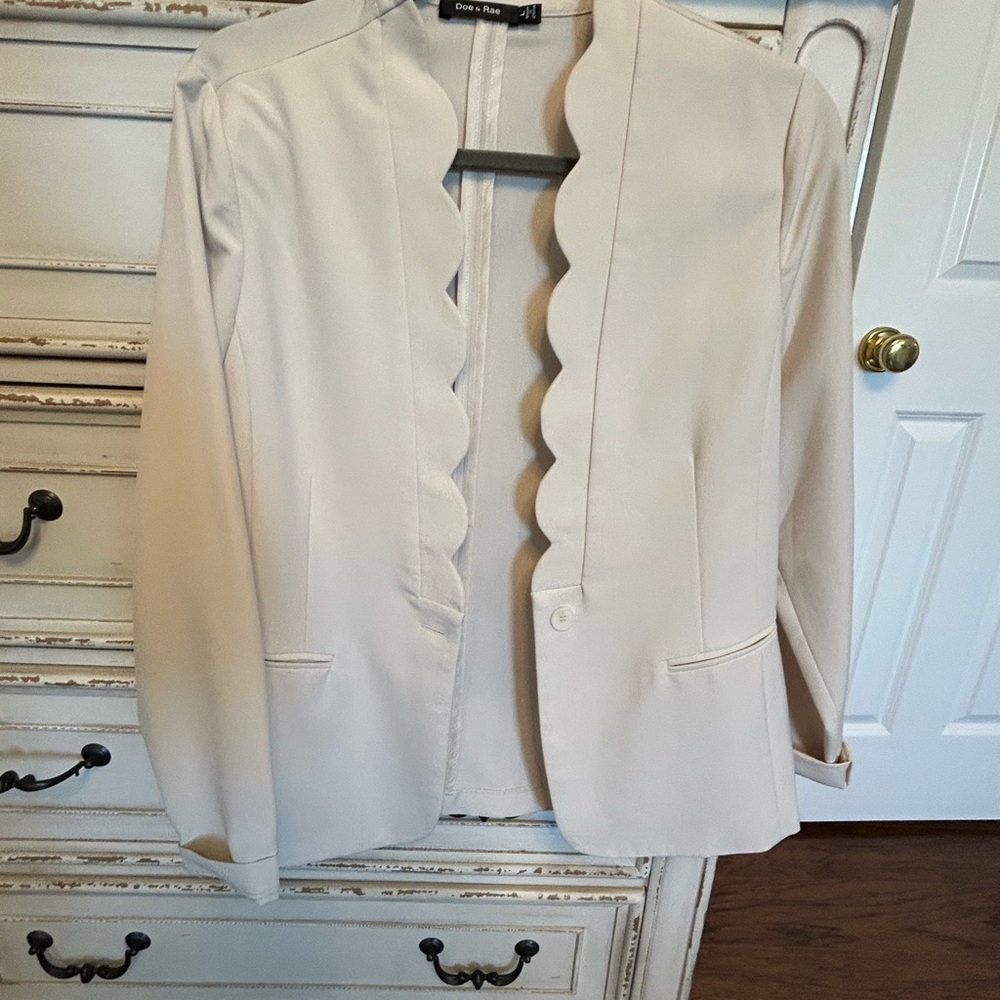 Doe & Rae Cream Scalloped Blazer